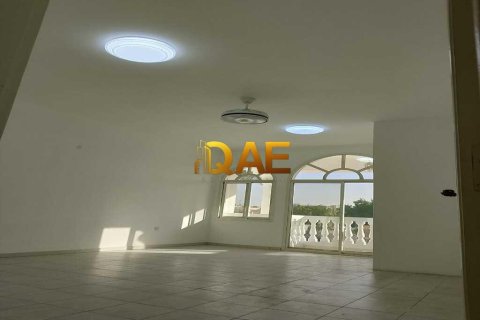 6 bedrooms Villa in Mirdif Villas, UAE No. 52043 5