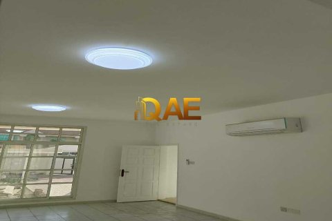6 bedrooms Villa in Mirdif Villas, UAE No. 52043 8