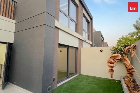 2 bedrooms Villa in Dubai, UAE No. 205143