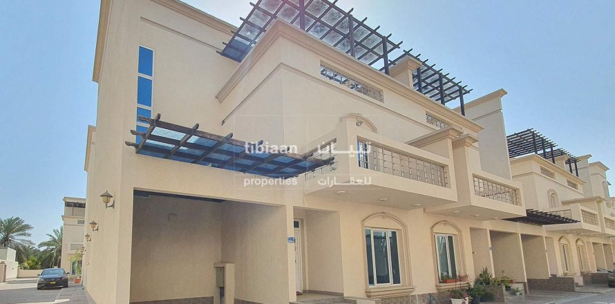 Villa de 4 chambres à As Sib, Oman No. 53482