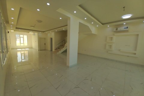 4 bedrooms Villa in Muscat, Oman No. 54278 5