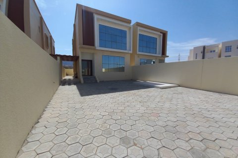 4 bedrooms Villa in Muscat, Oman No. 54278