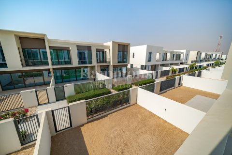 3 bedrooms Townhouse in Al Manara, UAE No. 208225 10