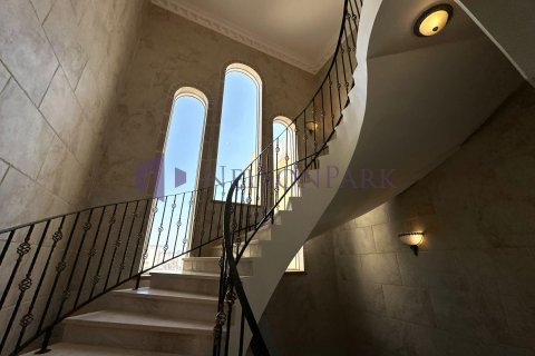 Villa de 7 dormitorios en Doha, Qatar No. 57223 21
