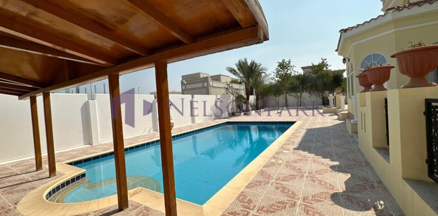 Villa de 7 dormitorios en Doha, Qatar No. 57223