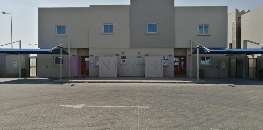 Villa de 4 dormitorios en Doha, Qatar No. 60924