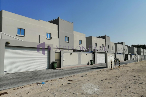 Villa de 4 dormitorios en Doha, Qatar No. 60924 3