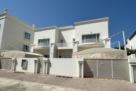 Villa de 6 dormitorios en As Sib, Oman No. 54886