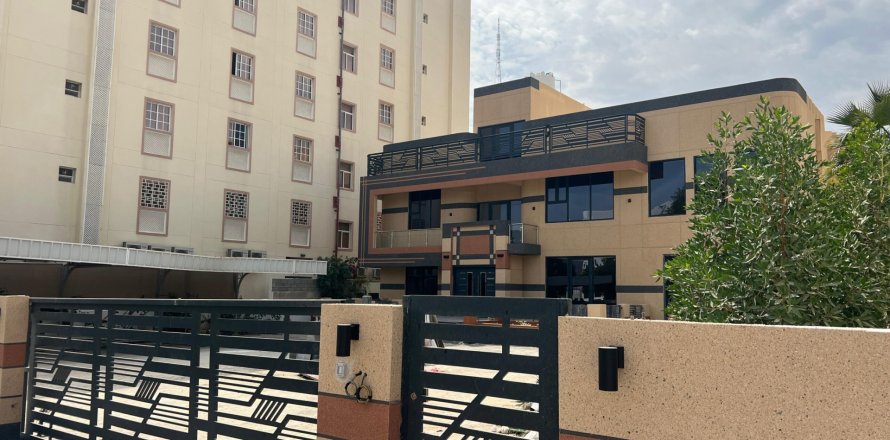 Villa de 8 chambres à Ruwi, Oman No. 54892
