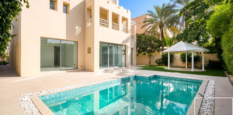 6 bedrooms Villa in The Lakes, UAE No. 194542