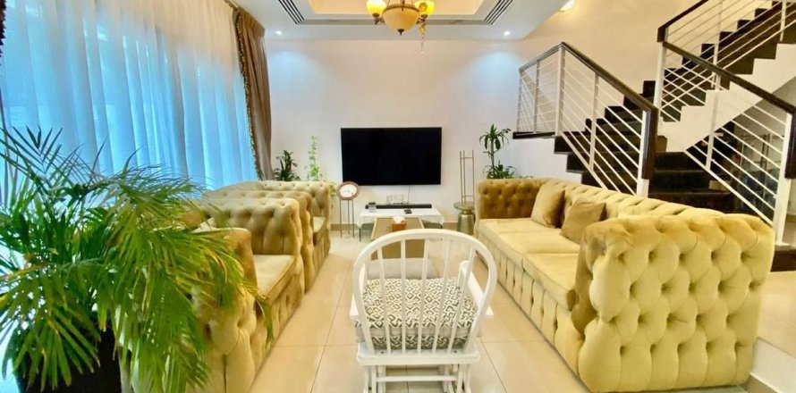 4 bedrooms Townhouse in Dubai, UAE No. 184445