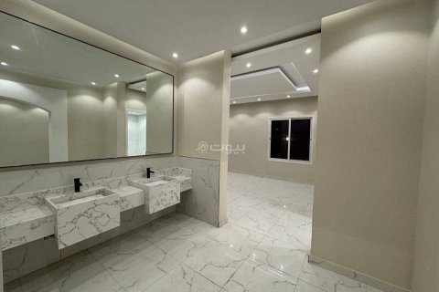 6 bedrooms Villa in Khobar, Saudi Arabia No. 60372 14
