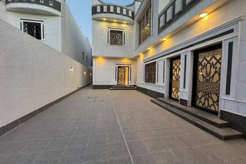 6 bedrooms Villa in Khobar, Saudi Arabia No. 60372 4