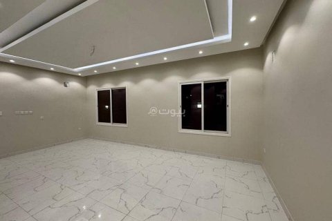 6 bedrooms Villa in Khobar, Saudi Arabia No. 60372 10
