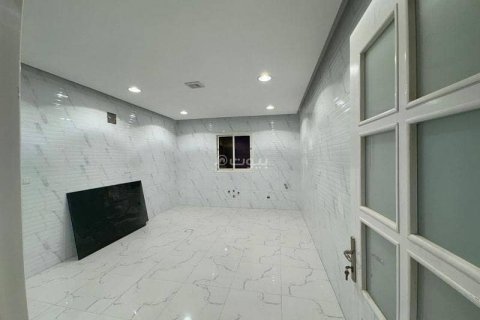 6 bedrooms Villa in Khobar, Saudi Arabia No. 60372 15