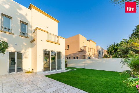 2 bedrooms Villa in Dubai, UAE No. 137133