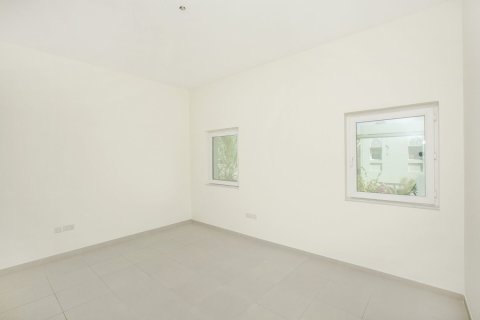 Townhouse de 3 chambres à North Village, UAE No. 187625 9