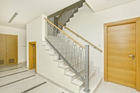Townhouse de 3 chambres à North Village, UAE No. 187625 4