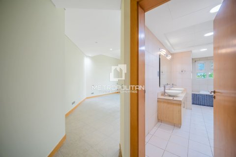 Appartement de 3 chambres à Shoreline Apartments, UAE No. 129577 11
