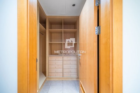 Appartement de 3 chambres à Shoreline Apartments, UAE No. 129577 15