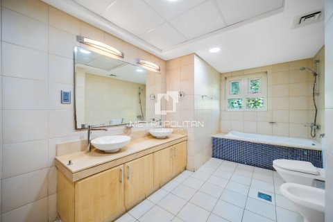 Appartement de 3 chambres à Shoreline Apartments, UAE No. 129577 22