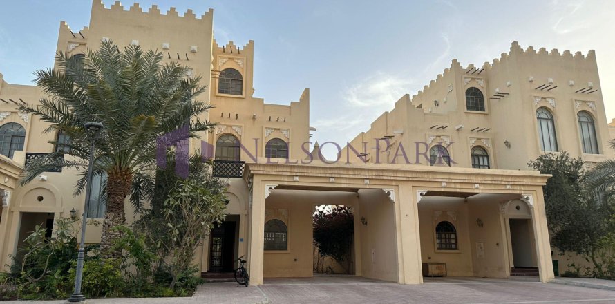 Villa de 4 chambres à Doha, Qatar No. 58258