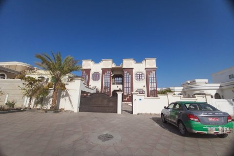 Villa de 8 dormitorios en Muscat, Oman No. 54671