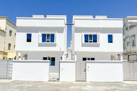 Villa de 6 dormitorios en Muscat, Oman No. 54666
