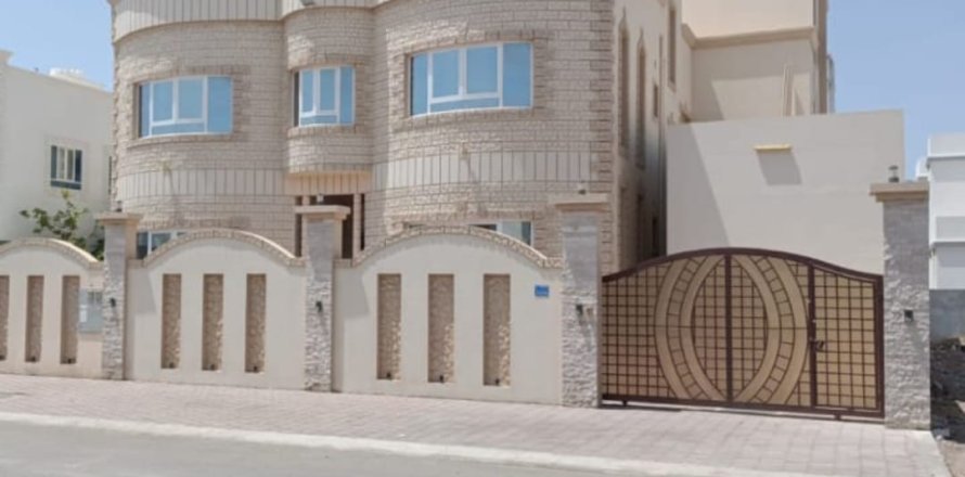 Villa de 5 dormitorios en Muscat, Oman No. 54670