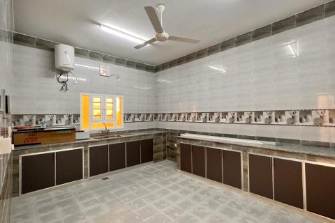 Villa de 5 dormitorios en Muscat, Oman No. 54670 3