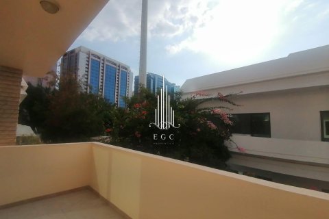 4 bedrooms Apartment in Al Khalidiya, UAE No. 49652