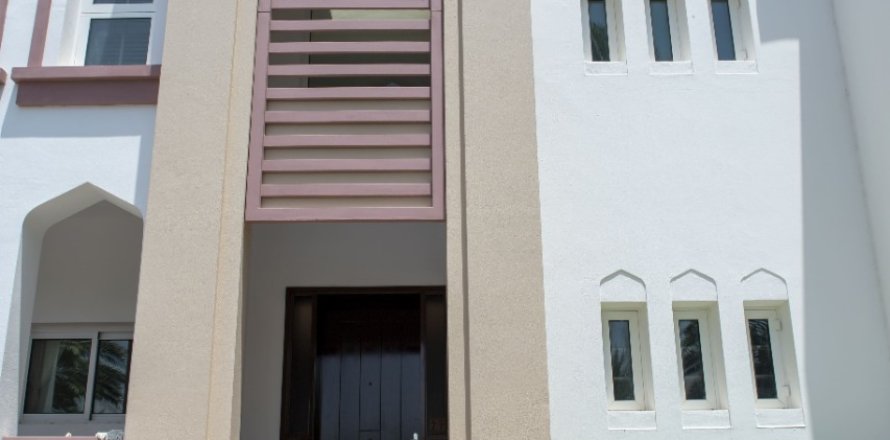 4 bedrooms Villa in Muscat, Oman No. 54261
