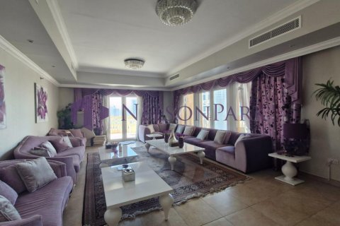 3 bedrooms Apartment in Doha, Qatar No. 58557 8