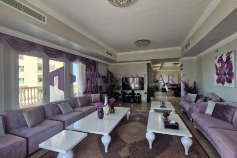 3 bedrooms Apartment in Doha, Qatar No. 58557
