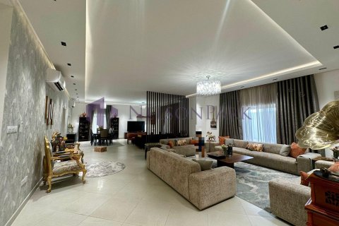 Villa de 5 dormitorios en Doha, Qatar No. 58582 4