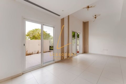 3 bedrooms Villa in Dubai Land, UAE No. 208036