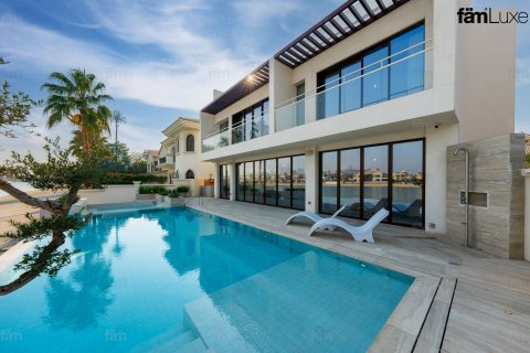 5 bedrooms Villa in Palm Jumeirah, UAE No. 146064