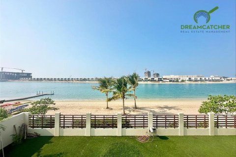 5 bedrooms Villa in Mina Al Arab, UAE No. 20204