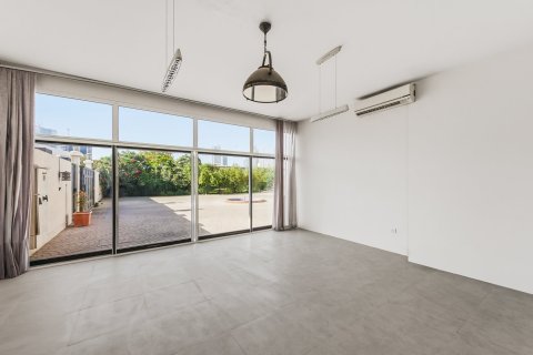 7 bedrooms Villa in Al Barsha, UAE No. 208640 23