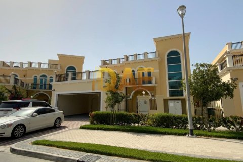 4 bedrooms Villa in Jumeirah 3, UAE No. 3738