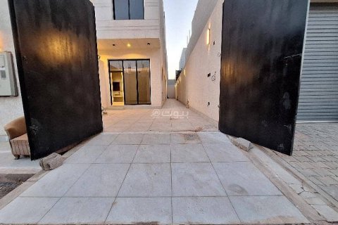 4 bedrooms Apartment in Riyadh, Saudi Arabia No. 67448