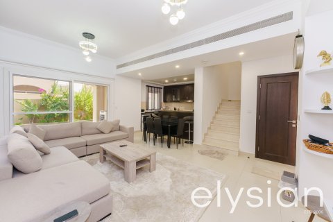 Villa de 3 dormitorios en Bella Casa, UAE No. 64675