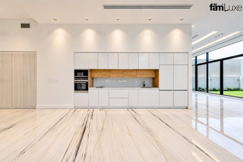 5 bedrooms Villa in Al Barsha, UAE No. 208317 9