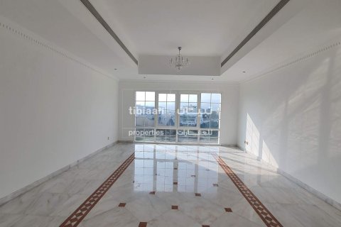6 bedrooms Villa in Muscat, Oman No. 53909 4