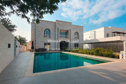 6 bedrooms Villa in Muscat, Oman No. 53909