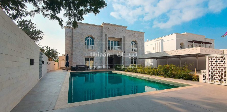6 bedrooms Villa in Muscat, Oman No. 53909