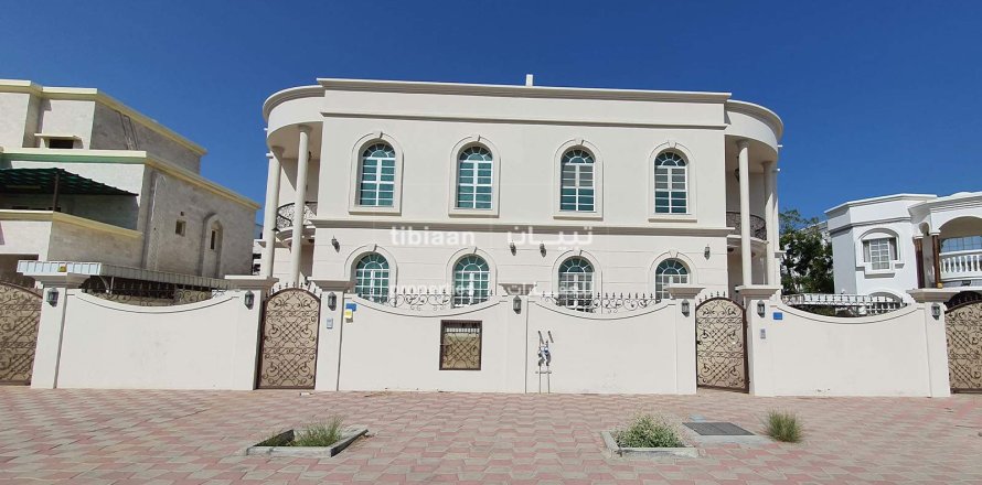 4 bedrooms Twin Villa in Muscat, Oman No. 53908