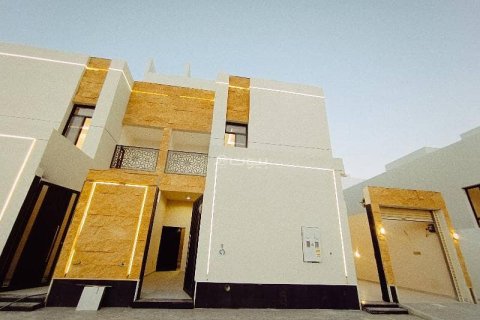 4 bedrooms Villa in Riyadh, Saudi Arabia No. 99693