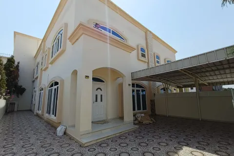 Villa de 4 chambres à Muscat, Oman No. 108479 3