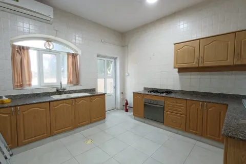 Villa de 4 chambres à Muscat, Oman No. 108479 6